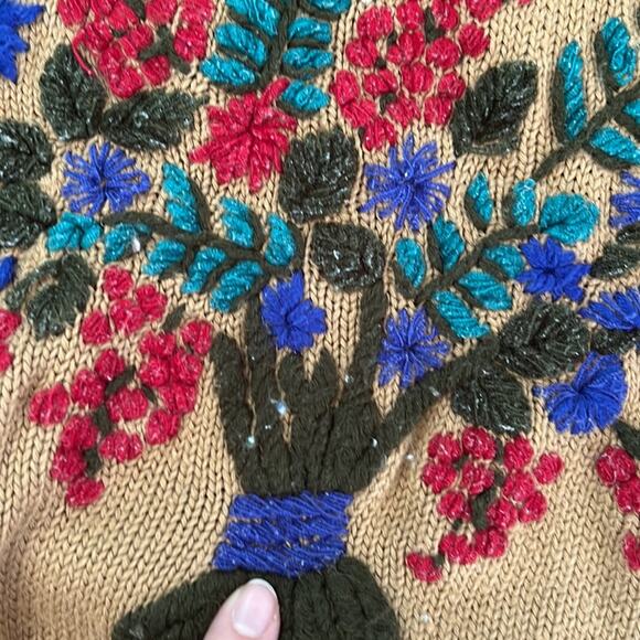 Vintage Suburban Petites Tan Floral Embroidered Cottagecore Sweater - Picture 11 of 15